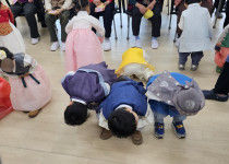 [공립명지치매전문주야간보호센터] 설 맞이 세배 및 전통…